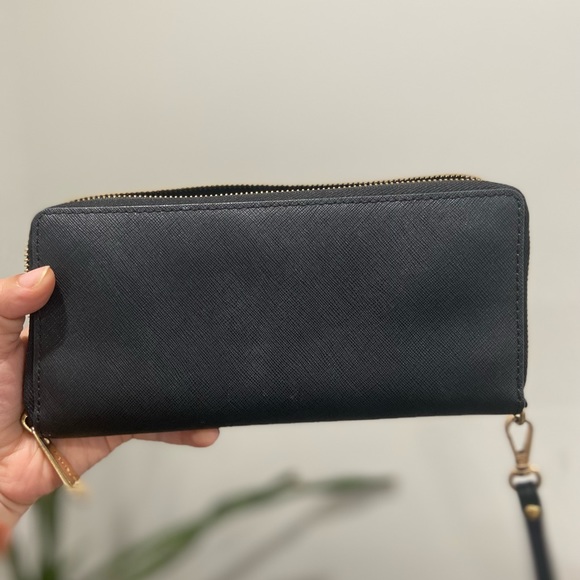 Michael Kors Wristlet/Wallet - Picture 6 of 6